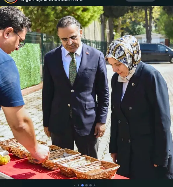 İzmir Olgunlaşma Enstitüsü etkinliğinde boyarmaddelerin tanıtımı