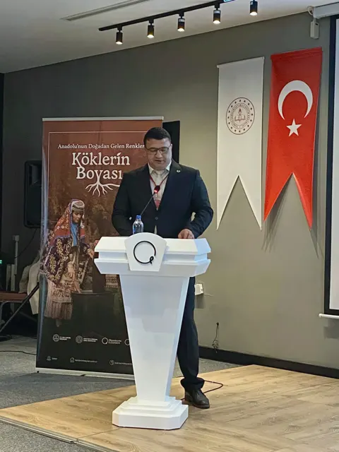 “Anadolu’nun Doğadan Gelen Renkleri: Köklerin Boyası” Sempozyumu’nda bildiri sunumu (2025)